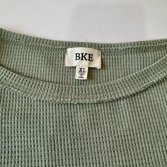 BKE Green Top - Picture 3 of 5